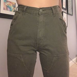 BRANDY MELVILLE CARGO PANTS GREEN